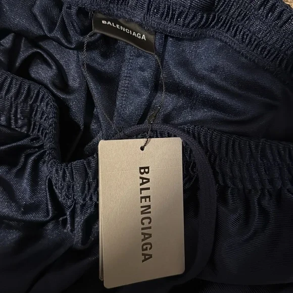 Balenciaga Men’s Logo Cotton Basketball Shorts - Picture 3 of 7